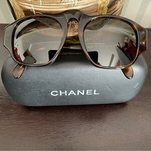 CHANEL Brown Tortoiseshell Sunglasses with Gray Lenses